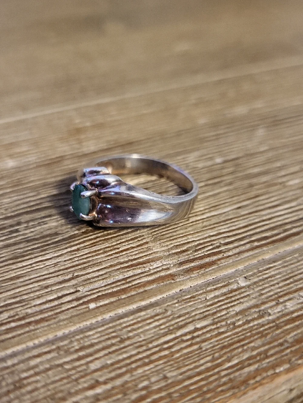 Vintage 925 Sterling Silver Emerald Stone Ring
